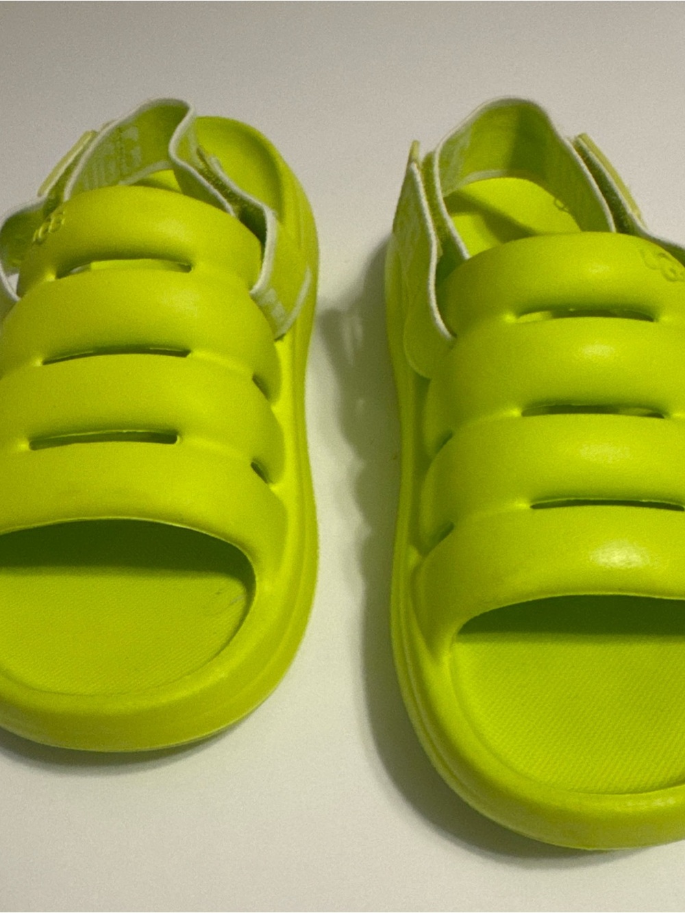 UGG Women US 6 Neon Lime Slide Sandals
